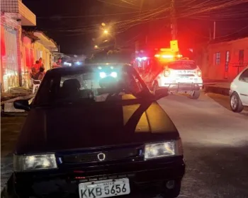 Homem é morto com tiro na cabeça dentro de Fiat Uno na Ponta Grossa