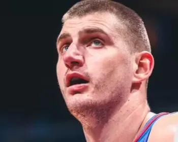 Irmão de Nikola Jokic é filmado agredindo torcedor na NBA