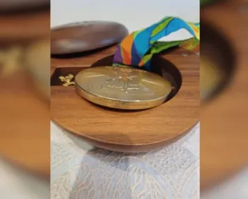 Jogador vende medalha do 1º ouro olímpico do Brasil no futebol