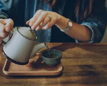 Melhora na saúde: confira 6 motivos para tomar chá diariamente