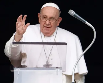 Papa Francisco oferece orações a vítimas do ataque a faca em shopping