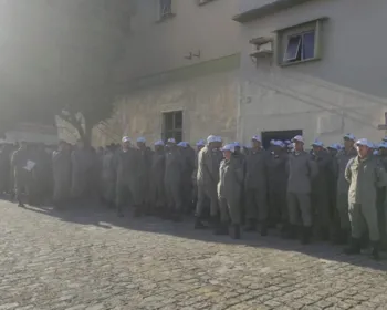 Policiais militares realizam procissão em honra a São Jorge em Maceió