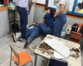 Professora cai de uma sala de aula para outra após o chão ceder