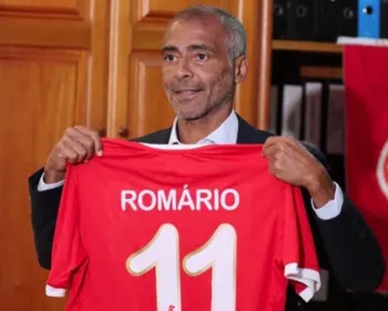 Romário assina com clube que é presidente e pode voltar a jogar