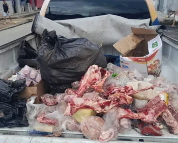 350 kg de alimentos estragados são apreendidos na parte alta da cidade