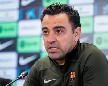 Xavi explica decisão de permanecer no Barcelona