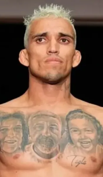 
				
					Charles do Bronx confessa choro após derrota no UFC 300
				
				
