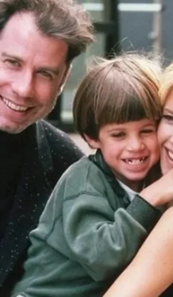
				
					John Travolta faz homenagem comovente ao filho que morreu aos 16 anos
				
				