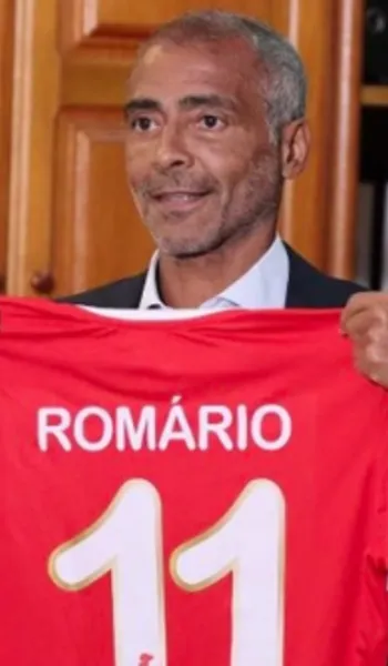 
				
					Romário assina com clube que é presidente e pode voltar a jogar
				
				