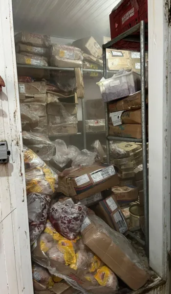 
				
					Vigilância Sanitária apreende 350kg de carnes e laticínios estragados
				
				