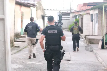 
				Ação prende traficantes e homicidas que atuavam em bairros de Maceió
			
			