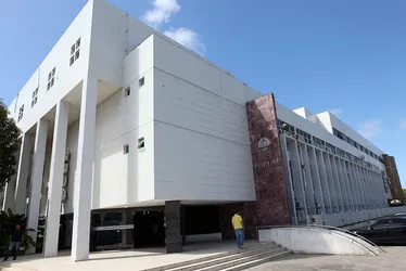 
			
				Júri do acusado de estrangular e matar ex-companheira é adiado
			
			