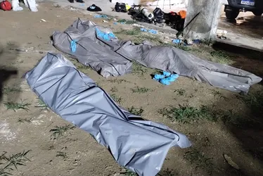 
			
				Após mais de 3h, CB retira de cacimba corpos de vítimas de chacina
			
			