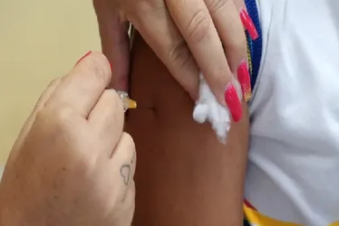 
				Brasil adota esquema de dose única para vacina contra HPV
			
			