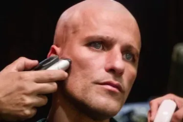 
			
				Careca, pálido e 14 kg mais magro: visual de Bruno Gagliasso choca web
			
			