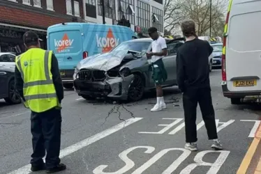 
			
				Jogador da Premier League bate carro de R$ 460 mil antes de jogo
			
			