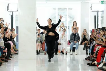 
			
				Karoline Vitto: conheça a semifinalista brasileira do Prêmio LVMH 2024
			
			