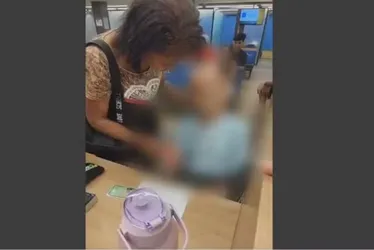 
			
				Mulher leva morto em cadeira de rodas para sacar empréstimo
			
			