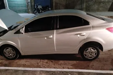 
			
				PM apreende carro com queixa de roubo no Vale do Reginaldo
			
			