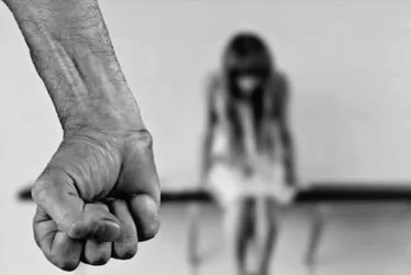
			
				Padrasto é condenado a mais de 49 anos de prisão por estuprar enteada
			
			