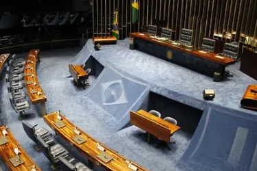 
			
				Senado vota PEC que criminaliza porte de qualquer quantidade de droga
			
			