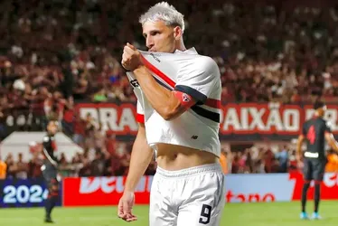
			
				Sob olhares de Zubeldía, São Paulo goleia o Atletico-GO e deixa o Z4
			
			