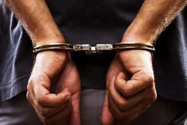 
			
				Suspeito de tráfico é preso ao reagir a abordagem e agredir policiais
			
			