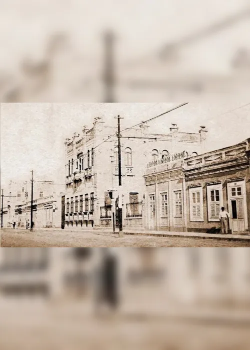 
			
				Cercado por histórias, tomba o Hotel Atlântico
			
			