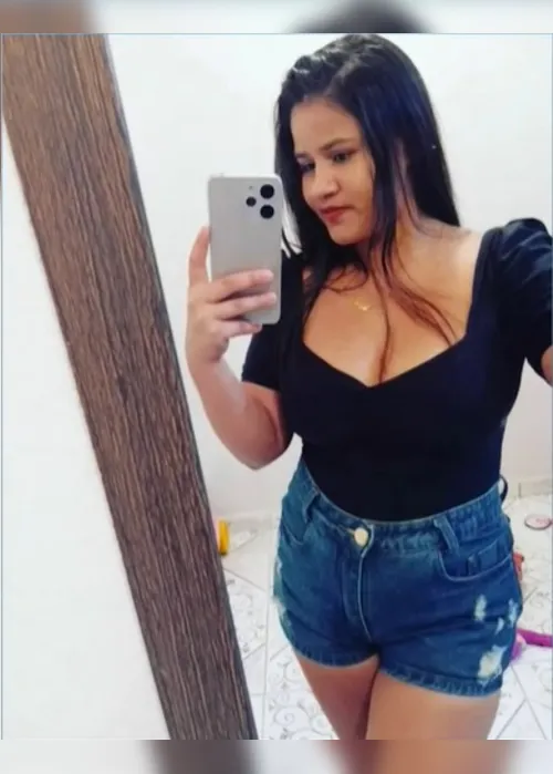 
				"Ela pediu para não morrer", diz prima de jovem morta pelo namorado
			
			
