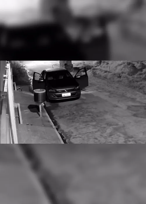 
			
				Homem é baleado na frente da filha e tem carro roubado; veja vídeo!
			
			