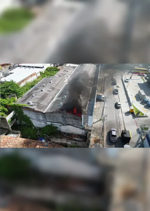 
			
				Incêndio atinge depósito da loja Magazine Luiza na Av. Fernandes Lima
			
			