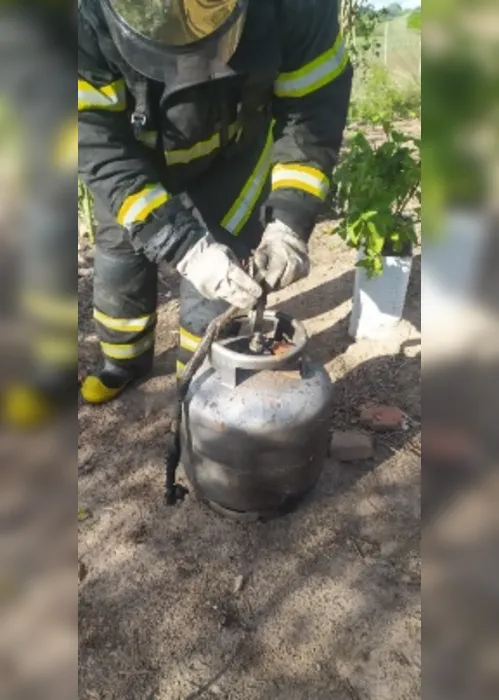 
				Incêndio destrói casa em AL após homem atear fogo em botijão de gás
			
			
