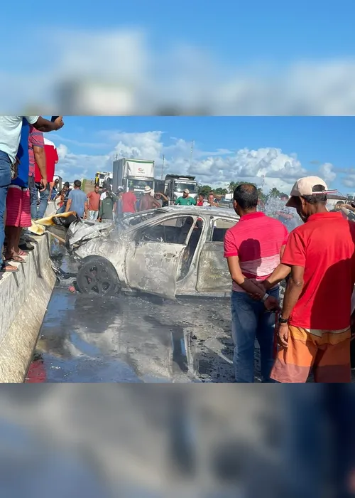 
				Motorista morre carbonizado após colisão com mureta em Teotônio Vilela
			
			