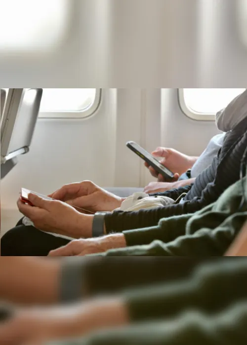 
				Passageiro é multado por urinar em copo após pouso de avião
			
			