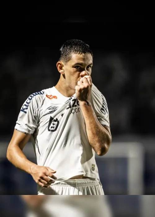 
			
				"Puro e sonhador": autor de gol do Santos tem salário de base
			
			