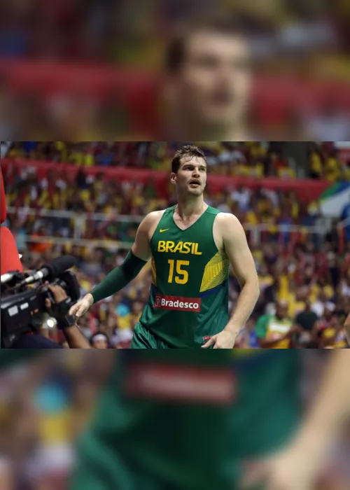 
			
				Tiago Splitter terá camisa aposentada em clube espanhol onde é ídolo
			
			