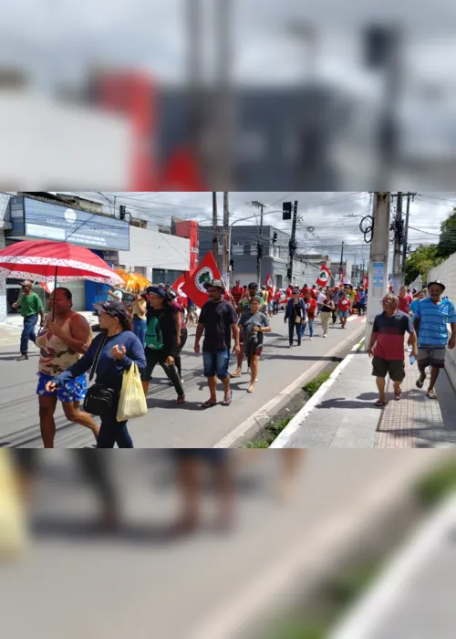 
			
				Trabalhadores sem terra fazem caminhada pelas ruas do centro de Maceió
			
			