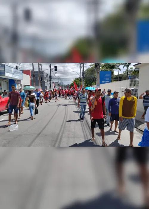 
			
				Trabalhadores sem terra fazem caminhada pelas ruas do centro de Maceió
			
			