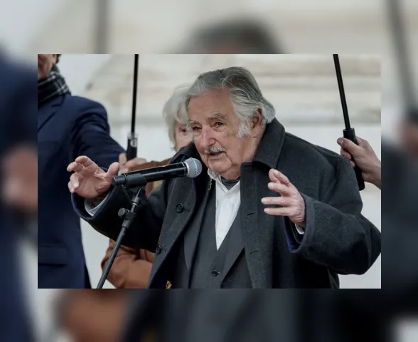 Ex-presidente uruguaio José Mujica anuncia tumor no esôfago