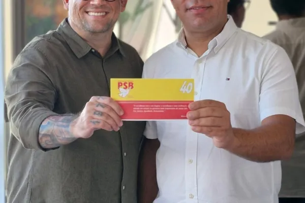 
				
					Alexandre Fleming anuncia filiação ao PSB e retorno à vida partidária
				
				
