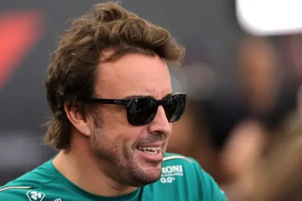 
				
					Alonso diz ‘respirar e viver’ Fórmula 1 e vê aposentadoria distante
				
				