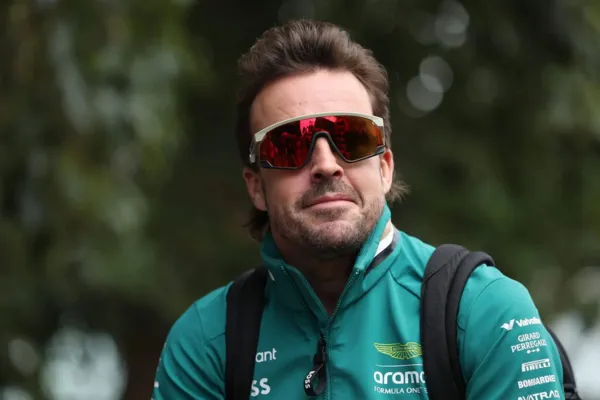 
				
					Alonso diz ‘respirar e viver’ Fórmula 1 e vê aposentadoria distante
				
				