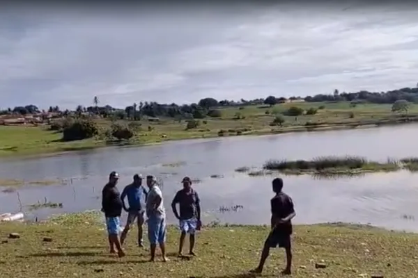 
				
					Após beber com amigos, pescador desaparece ao entrar em lagoa
				
				