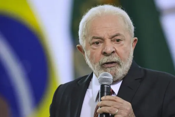 
				
					Lula desembarca hoje em Alagoas para anunciar R$ 565,9 mi
				
				
