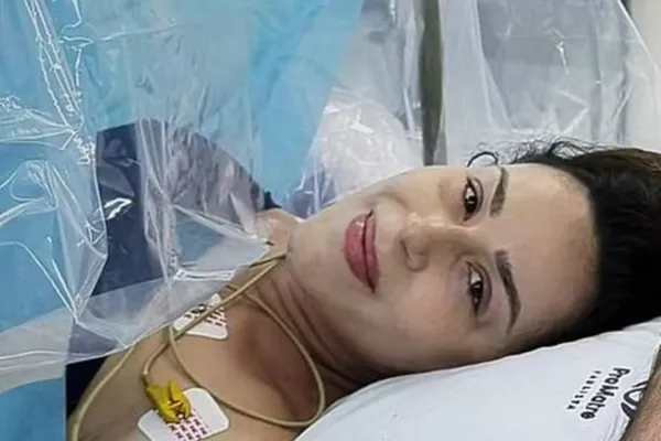 
				
					Apresentadora Nadja Haddad dá à luz gêmeos em prematuridade extrema
				
				