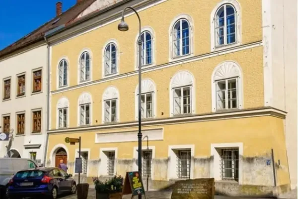 
				
					Áustria prende grupo que celebrou aniversário de Hitler
				
				
