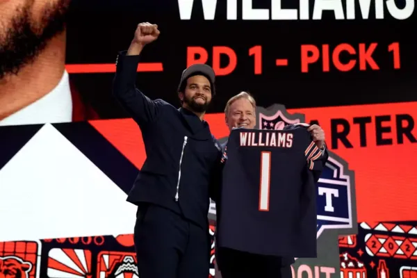 
				
					Bears escolhem Caleb Williams na primeira posição do Draft 2024
				
				