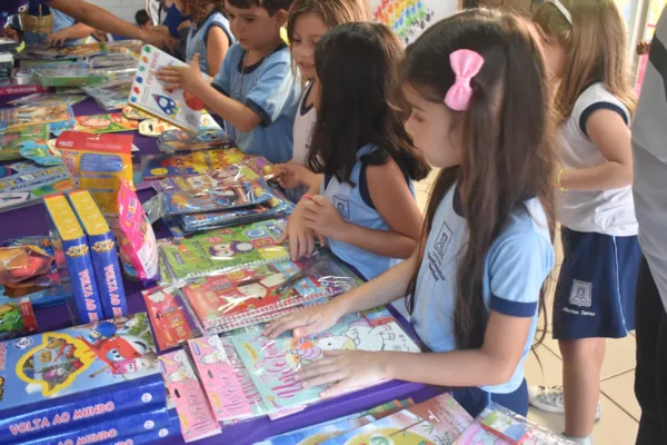 
				
					Bibliotecário fala dos benefícios da leitura para as crianças
				
				