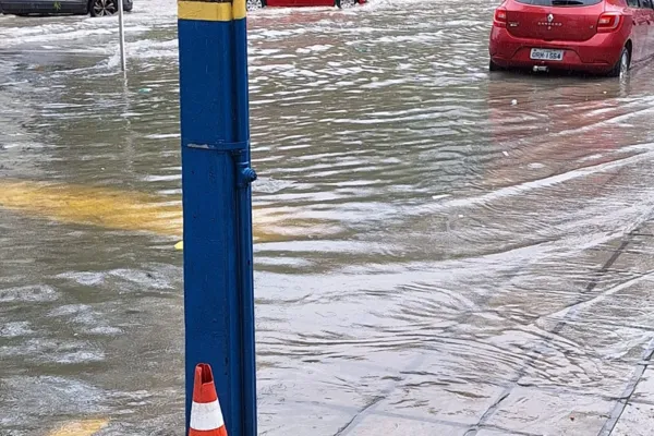 
				
					Vídeos: chuvas provocam alagamentos em diversas ruas de Maceió
				
				