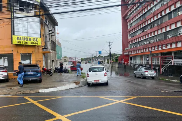 
				
					Vídeos: chuvas provocam alagamentos em diversas ruas de Maceió
				
				